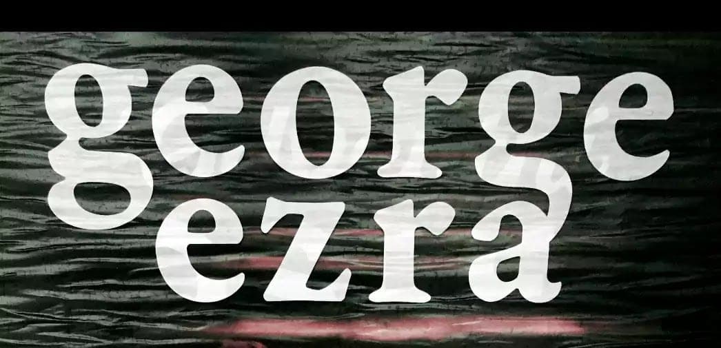 Ligatura g a e v nápisu george ezra na plakátu