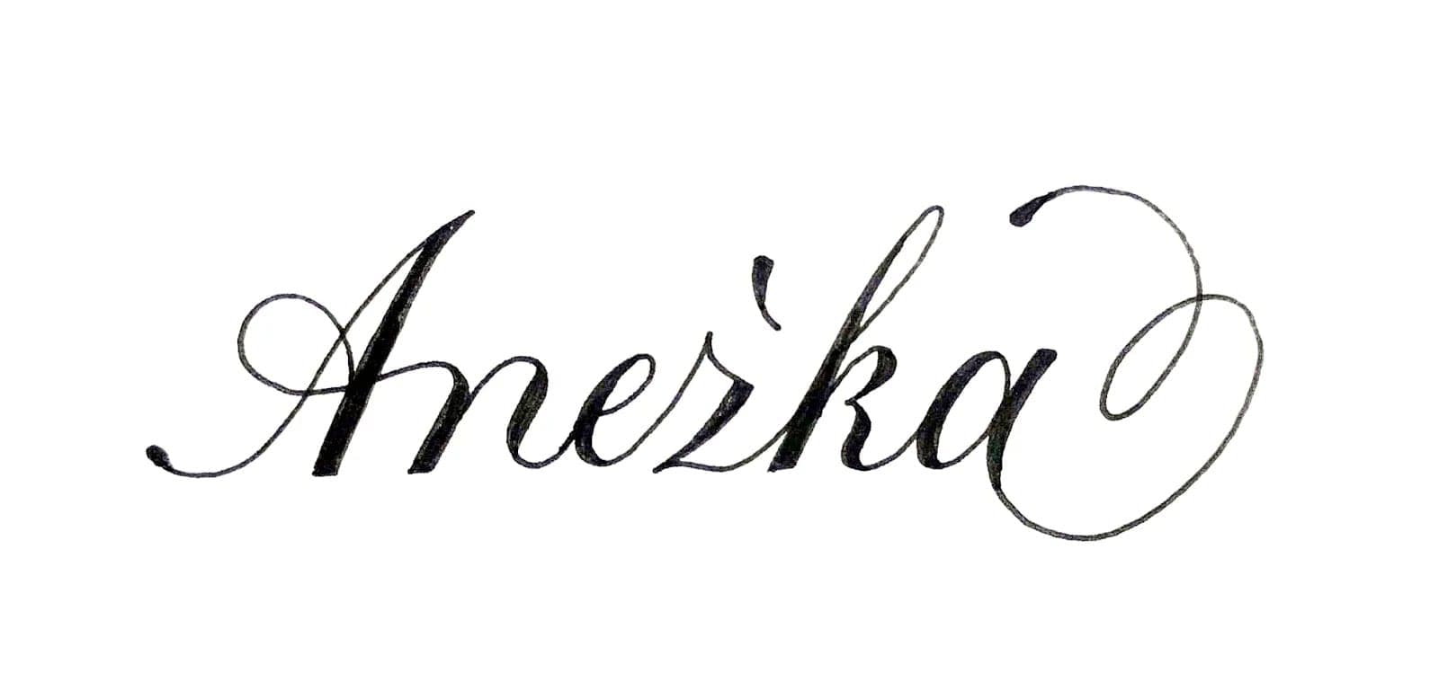 Podpis Anežky anglickou kurzívou s ozdobnou kličkou